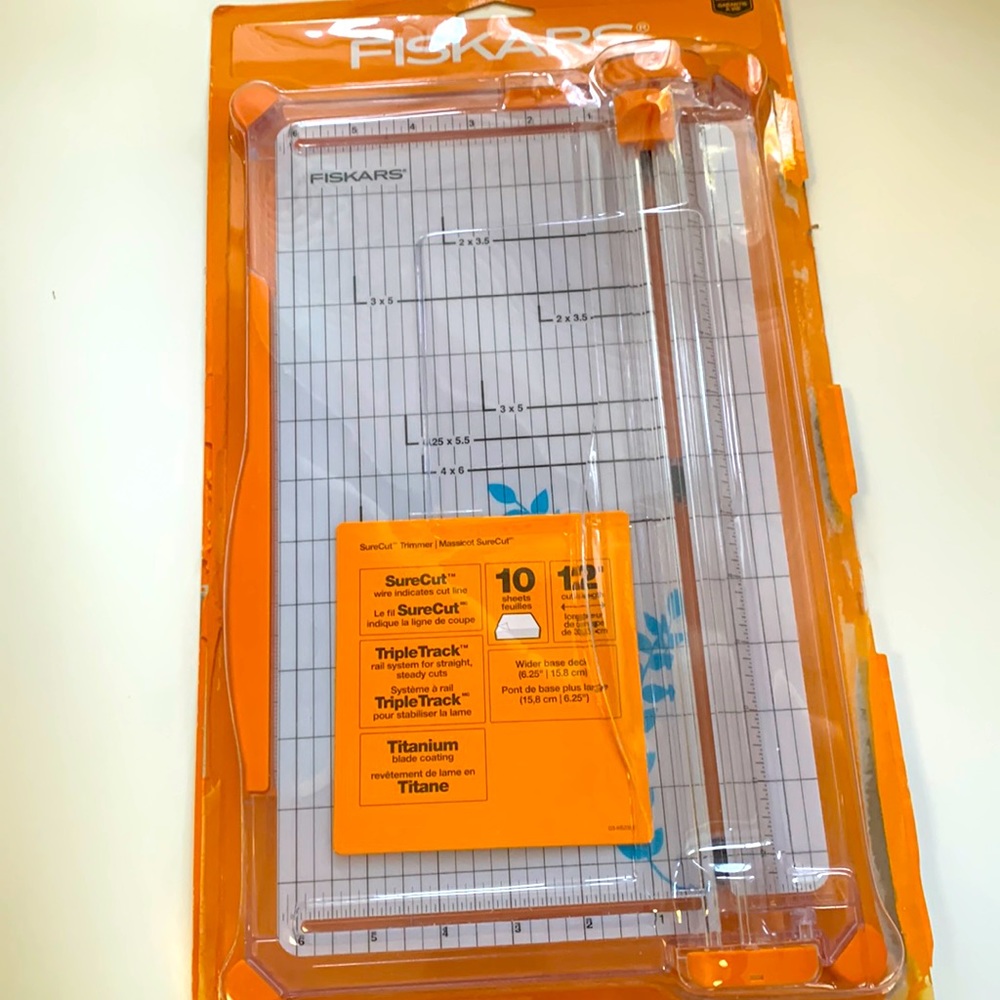 Paper cutter